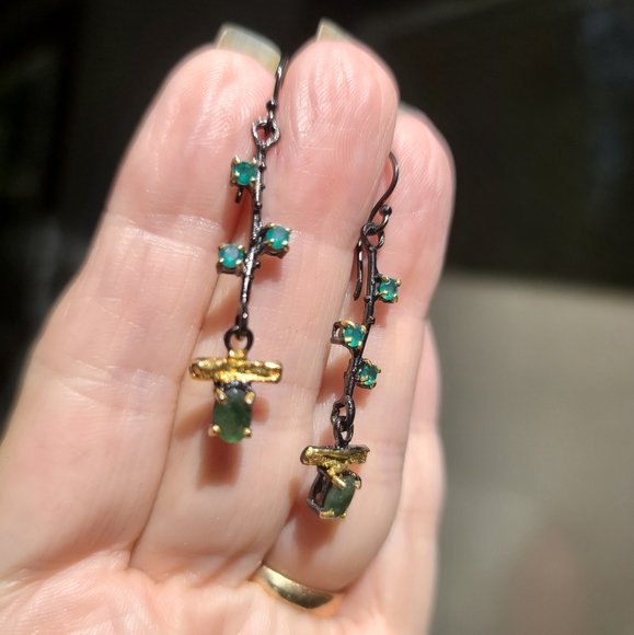 Emerald & Green Onyx sterling rhodium & gold earrings - Picture 6 of 6